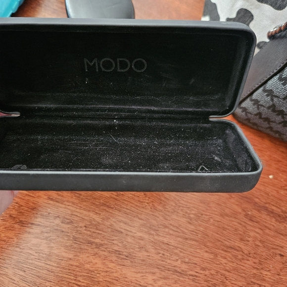 MODO Black Eyeglass Case - Picture 2 of 2